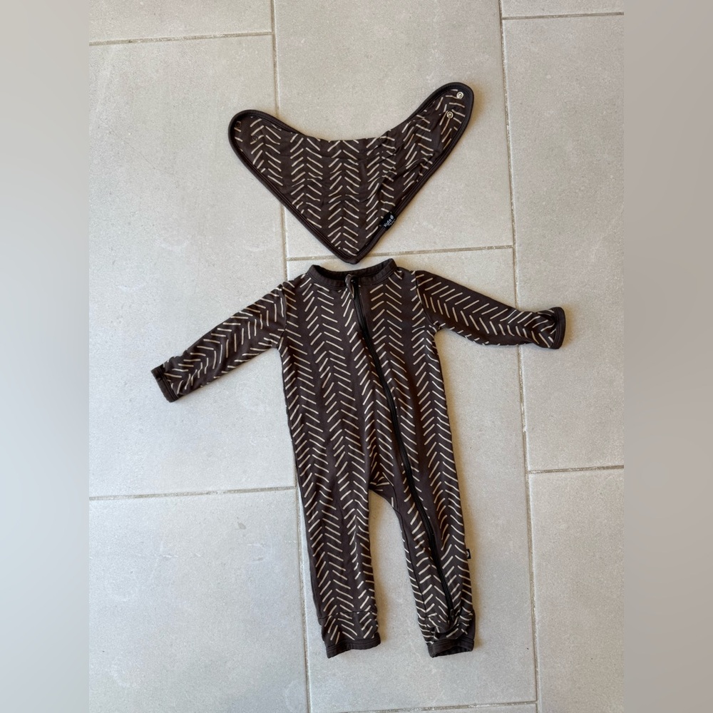 Kyte Baby Espresso Herringbone romper. Size 6-12 months